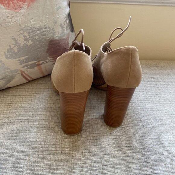 NEW Dolce Vita Beige Lace Up Ankle Booties Size 10 - Picture 2 of 5